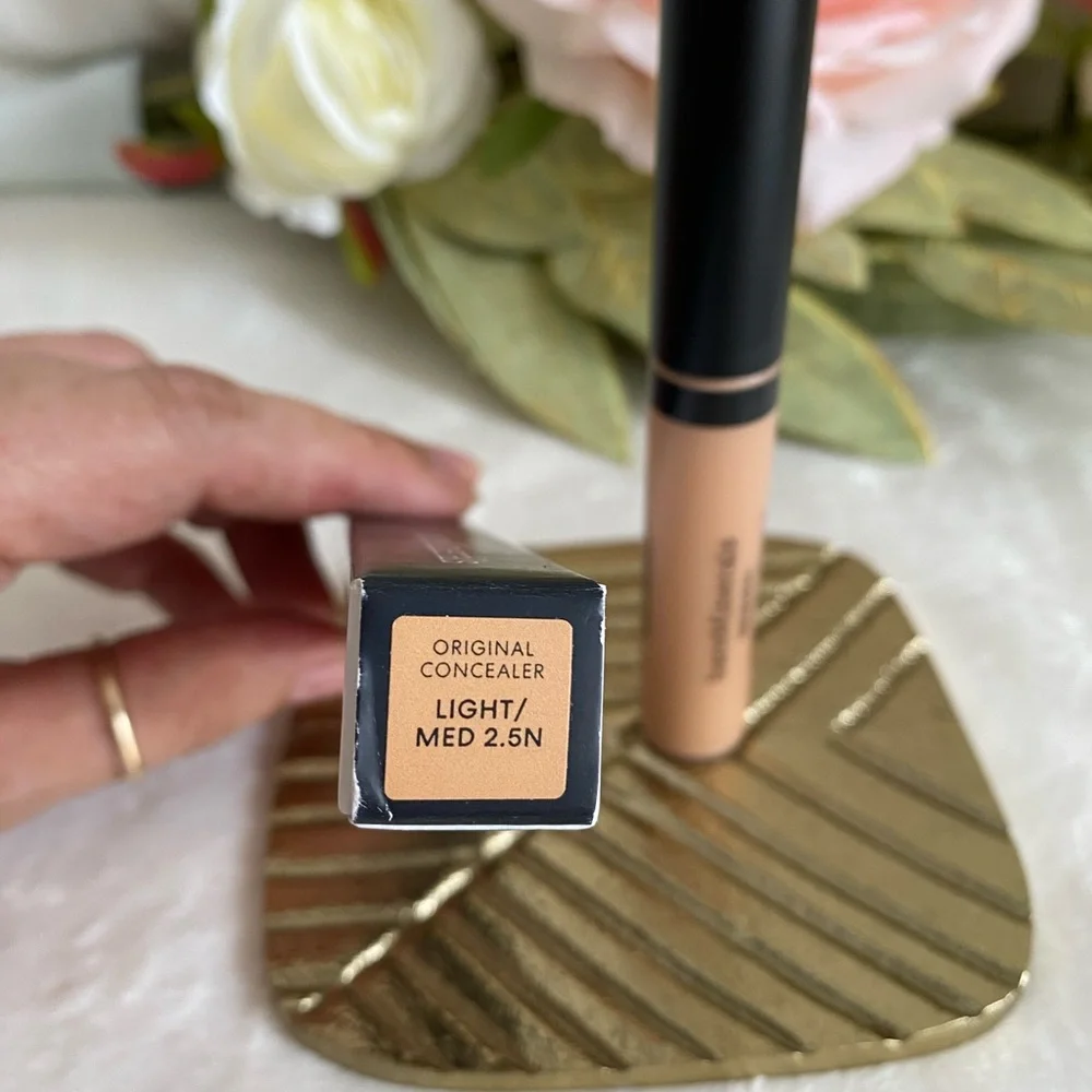 bareMinerals Liquid Concealer - LIGHT/ MED 2.5N
